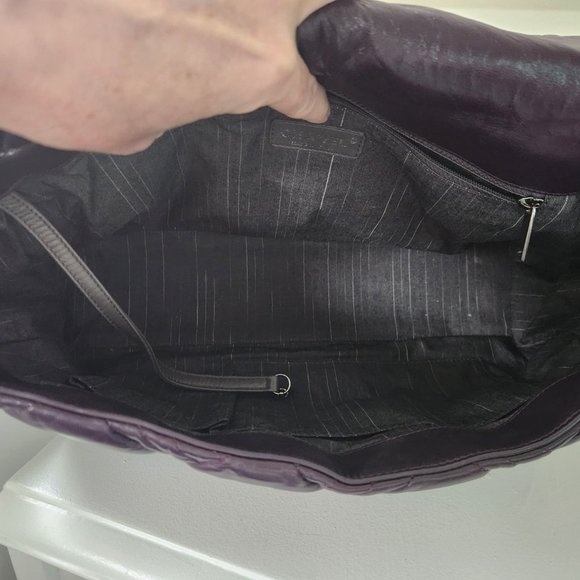 Chanel In and Out Maxi Flap Shoulder Quilted Lambskin Vintage Bag in Purple - Picture 4 of 7